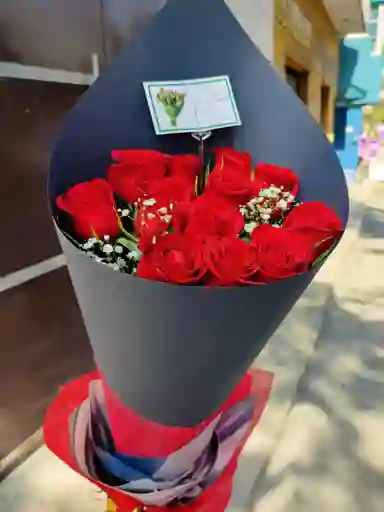 Cono De Rosas Rojas