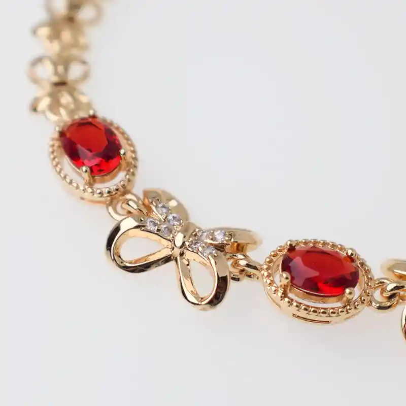 Pulsera Moñito Con Cristales Blancos Y Rojos - Baño 18k