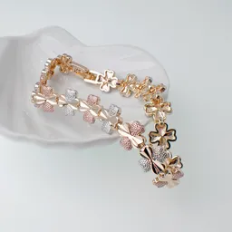 Pulsera Diseño Trébol De Corazones - Tono Tres Oros