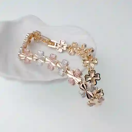 Pulsera Diseño Trébol De Corazones - Tono Tres Oros