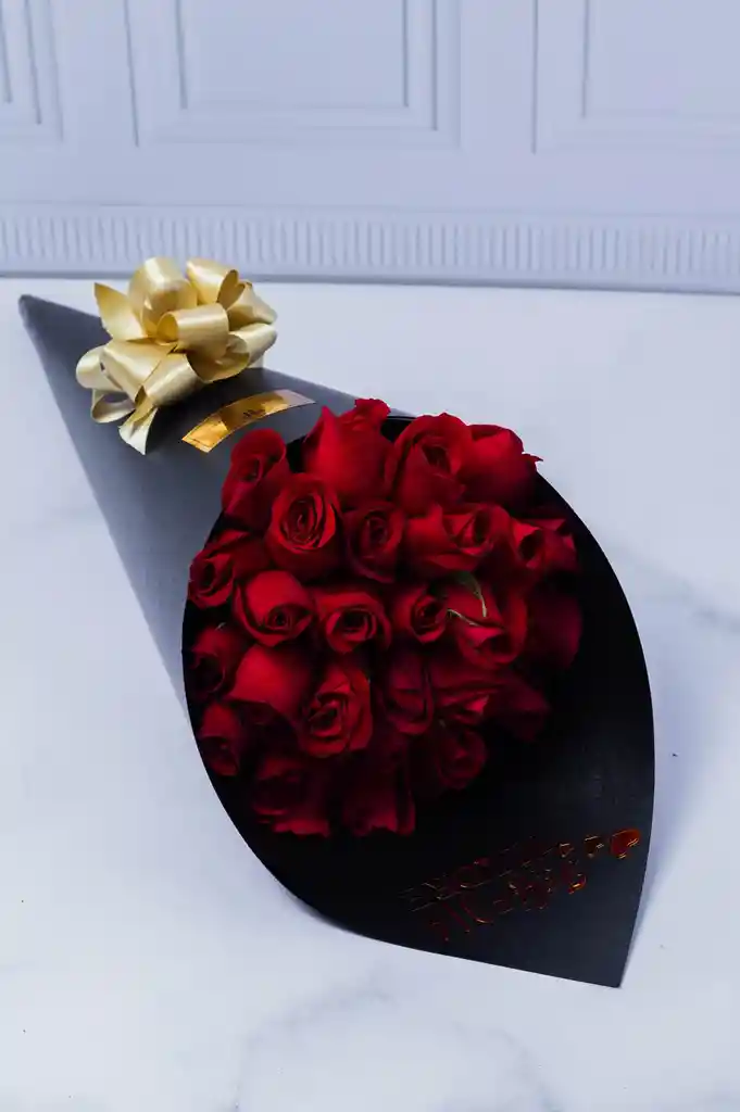 Cono De Rosas Día De La Madre