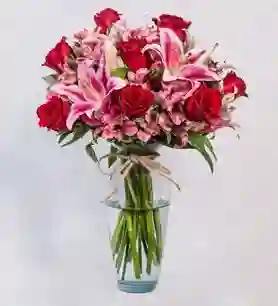 Rosas Con Lirios Rosados