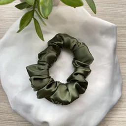 Scrunchies, Moñas En Satín Licrado Oliva Pubu
