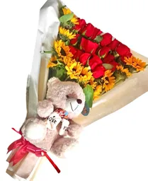 Flores De Girasol Y Rosas En Bouquet Con Oso De Peluche