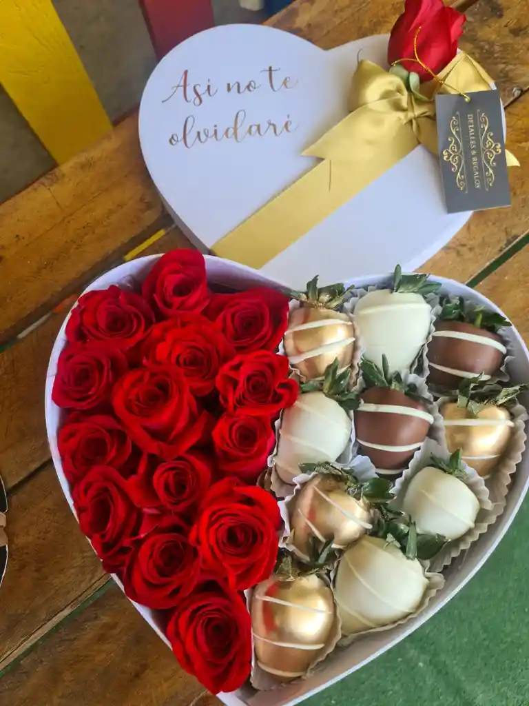 Caja De Lujo Corazón Grande Rosas Y Fresas Con Chocolate (programar)