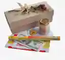 Kit Regalo De Abundancia, Contiene: Vela Aromatizada, Tarjeta De Meditación, Juego Papel Oriental, Incienso Y Monedas