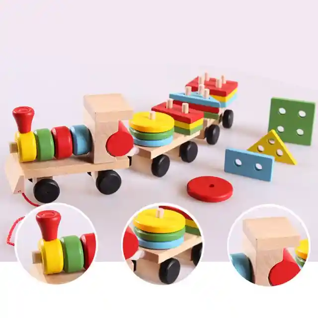 Tren Pequeño De Madera Con Formas Geométricas