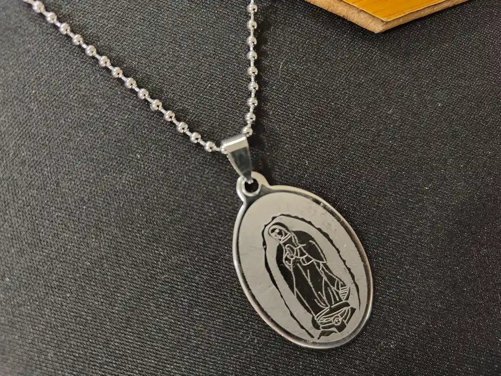 Collar Medalla Virgen De Guadalupe +estuche Gamushop