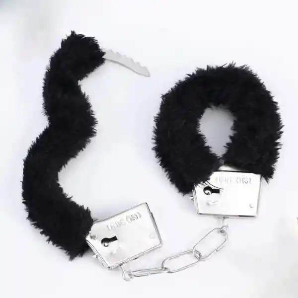 Esposas Metálicas De Peluche Cat Furrycuffs Color Negro