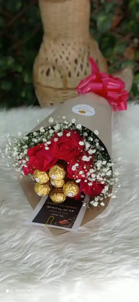 Bouquet De Rosas Rojas Y Chocolates
