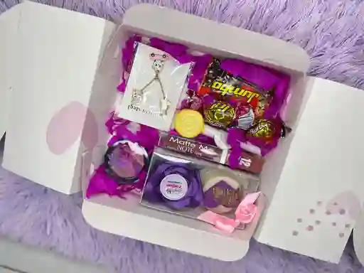 Caja Sorpresa Con Flor Eterna Y Chocolate