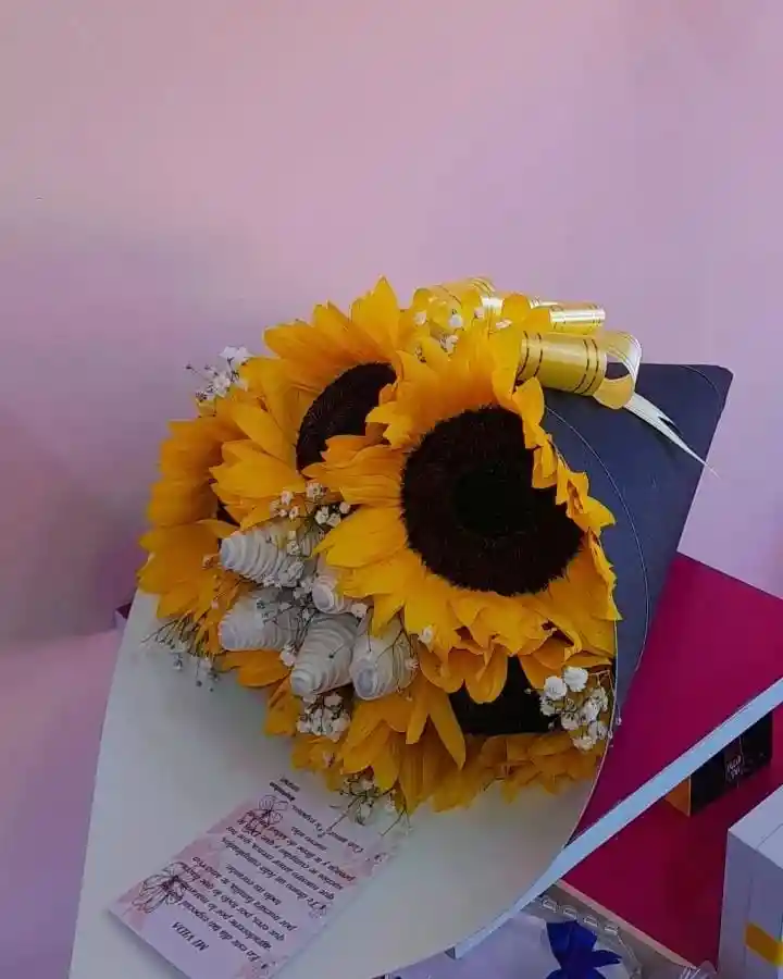 Ramo De Girasoles Con Fresas De Chocolate