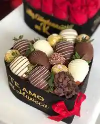 Corazón Para Cumpleaños Aniversario Feliz Dia Lleno De Fresas Chocolates Y Amor