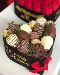 Corazón Para Cumpleaños Aniversario Feliz Dia Lleno De Fresas Chocolates Y Amor