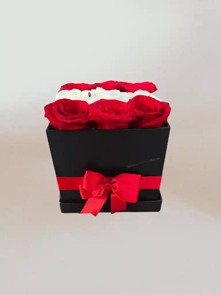 Caja De Arreglo De Flores, Rosas Rojas Y Blancas