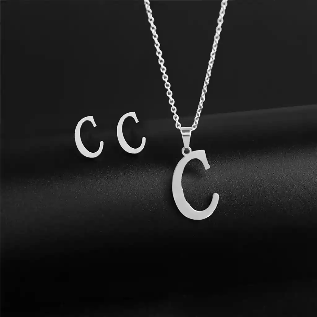 Collar Inicial Letra C Juego Joya + Arete Incial C + Estuche