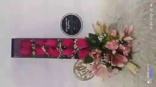 Fino Estuche En Rosas Rosadas Y Lirios Rosados