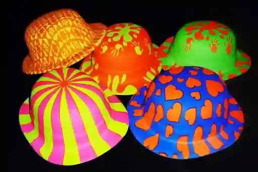 Docena De Sombreros Plasticos Neon Para Hora Loca Surtidos (12)