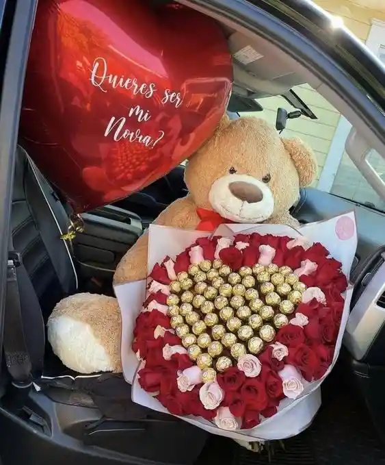 Ramo Buchon De Rosas + Chocolate Ferrero+ Pelcuhe + Globo Con Dedicatoria Personalizada