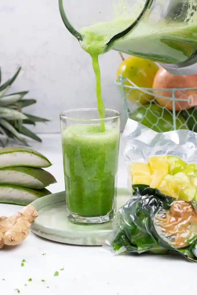 Super Detox Verde (àpio, Espinaca, Perejil Crespo, Manzana Verde, Pepino, Piña, Aloe, Y Jengibre En Polvo)