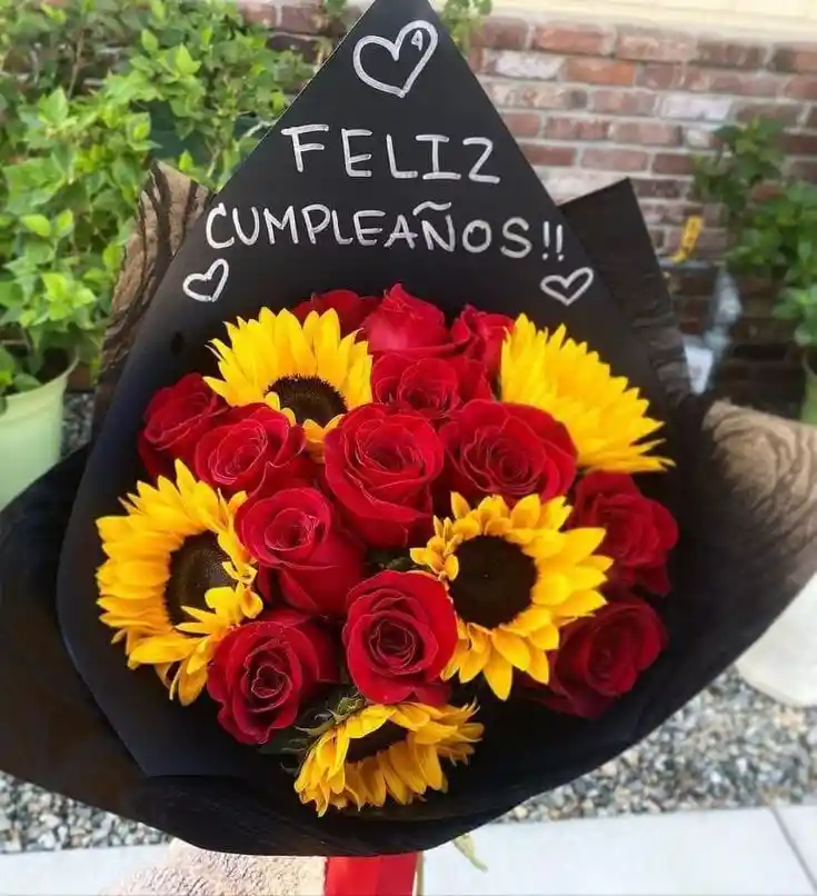 Rosas Y Girasoles En Tu Cumpleaños