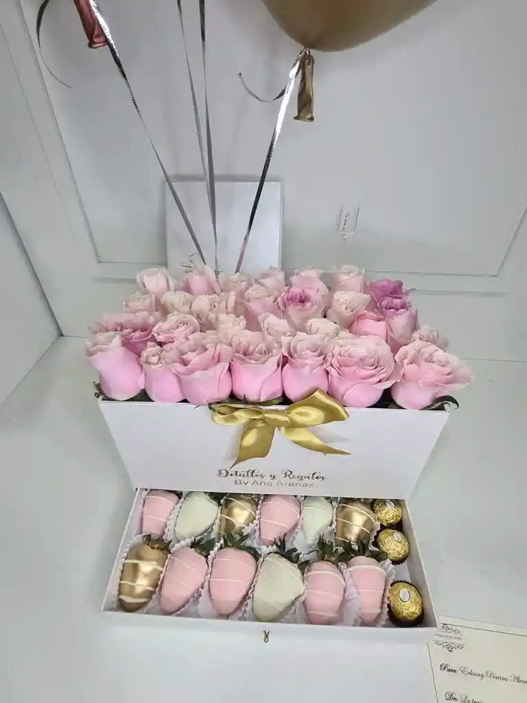 Caja De Lujo Gaveta Rosas 28 A 32, 12 Fresas Con Chocolate(programar)
