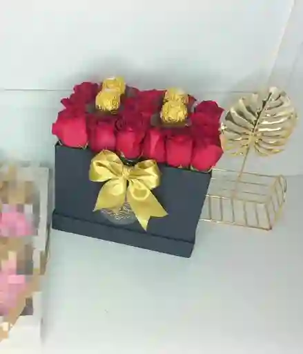 Caja De Rosas X15 Rosas Y 4 Ferreros