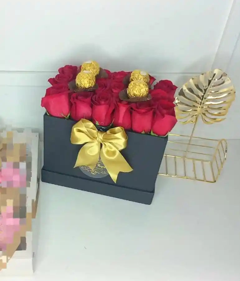 Caja De Rosas X15 Rosas Y 4 Ferreros