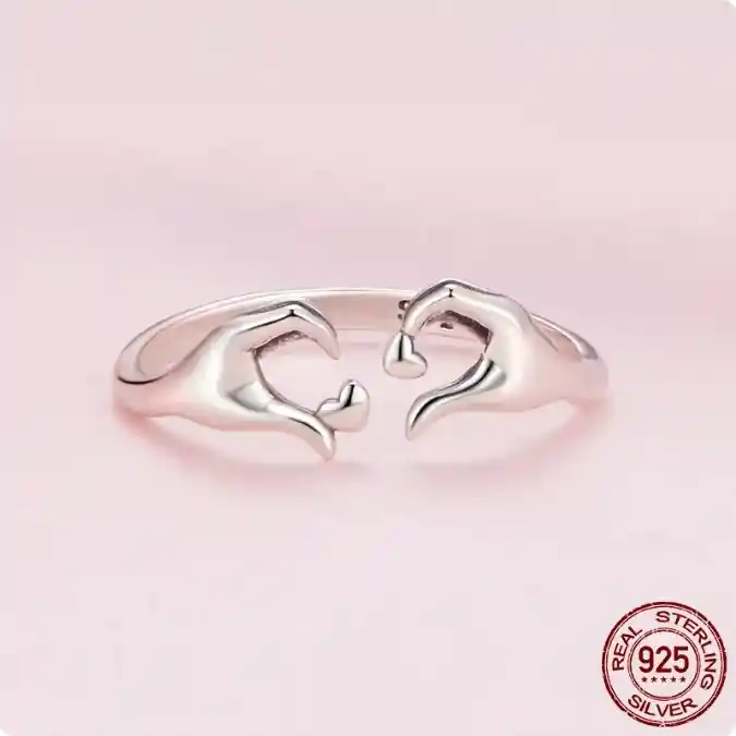 Anillo Ajustable Para Mujer Corazón En La Mano En Plata 925