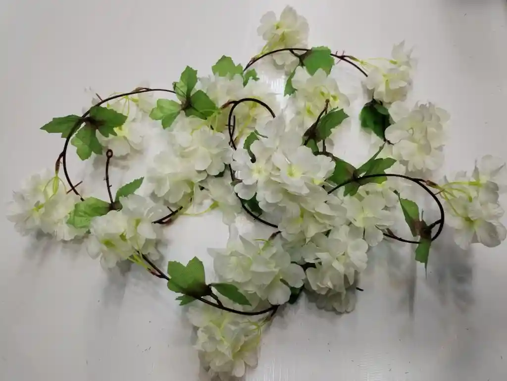 Enredadera Artificial Flor Blanca Hoja Verde Medida 2mts
