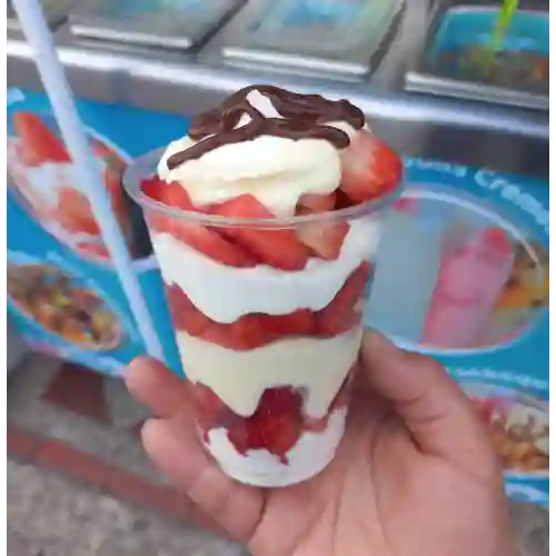 Fresas con Crema 10 Onzas