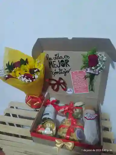 Ancheta Caja Desayuno Con Arreglo Floral