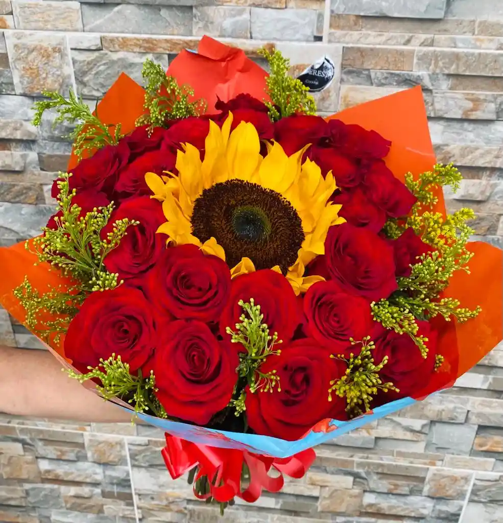 Bouquet De Rosas Y Girasoles