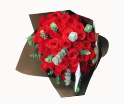 Bouquet De 24 Rosas Con Eucalipto En Papel Coreano