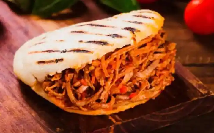 Arepa Rellena Con Carne