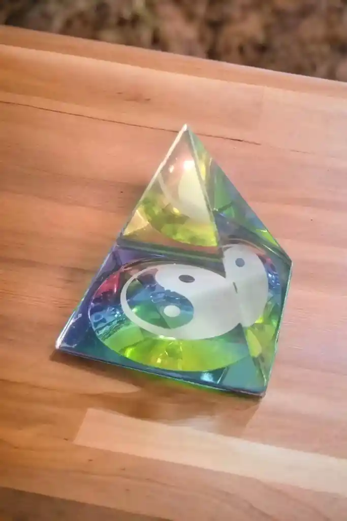 Pirâmide De Cristal Yin Yang 7 Cm