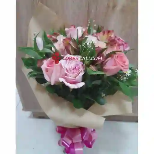 Bouquet De Rosas Y Astromelias