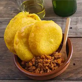 Arepa De Huevo Y Carne Desmechada