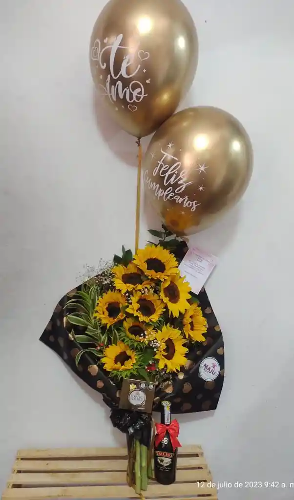 Arreglo Floral En Ramillete De Girasoles Con Baileys