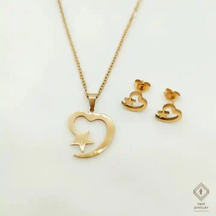 Juego De Aretes Y Collar En Acero Diseño Estrella Corazón