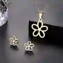 Juego De Aretes Y Collar En Acero Diseño Flor Labrada