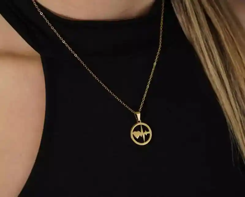 Juego De Aretes Y Collar En Acero Diseño Signos De Amor