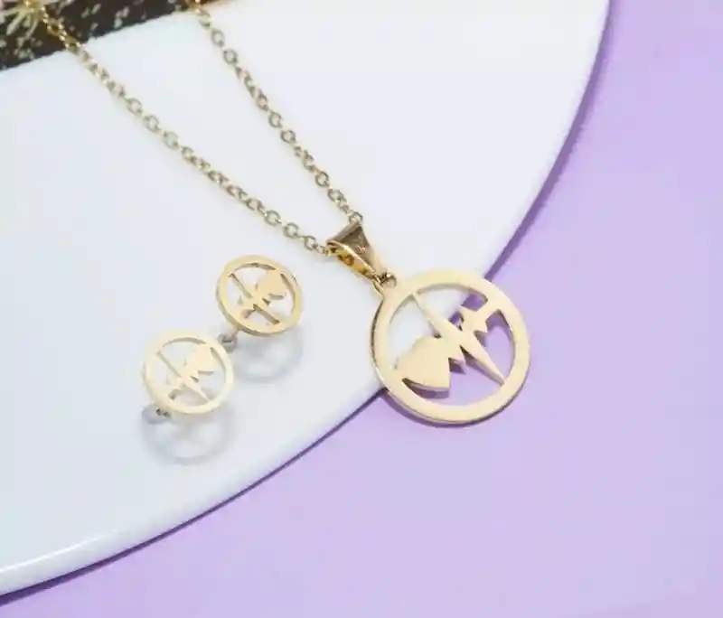 Juego De Aretes Y Collar En Acero Diseño Signos De Amor