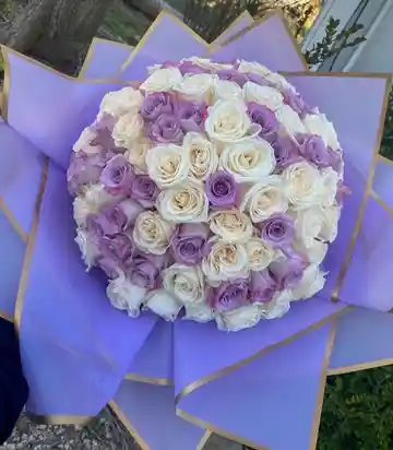 Rosas Blancas Y Moradas Deluxe