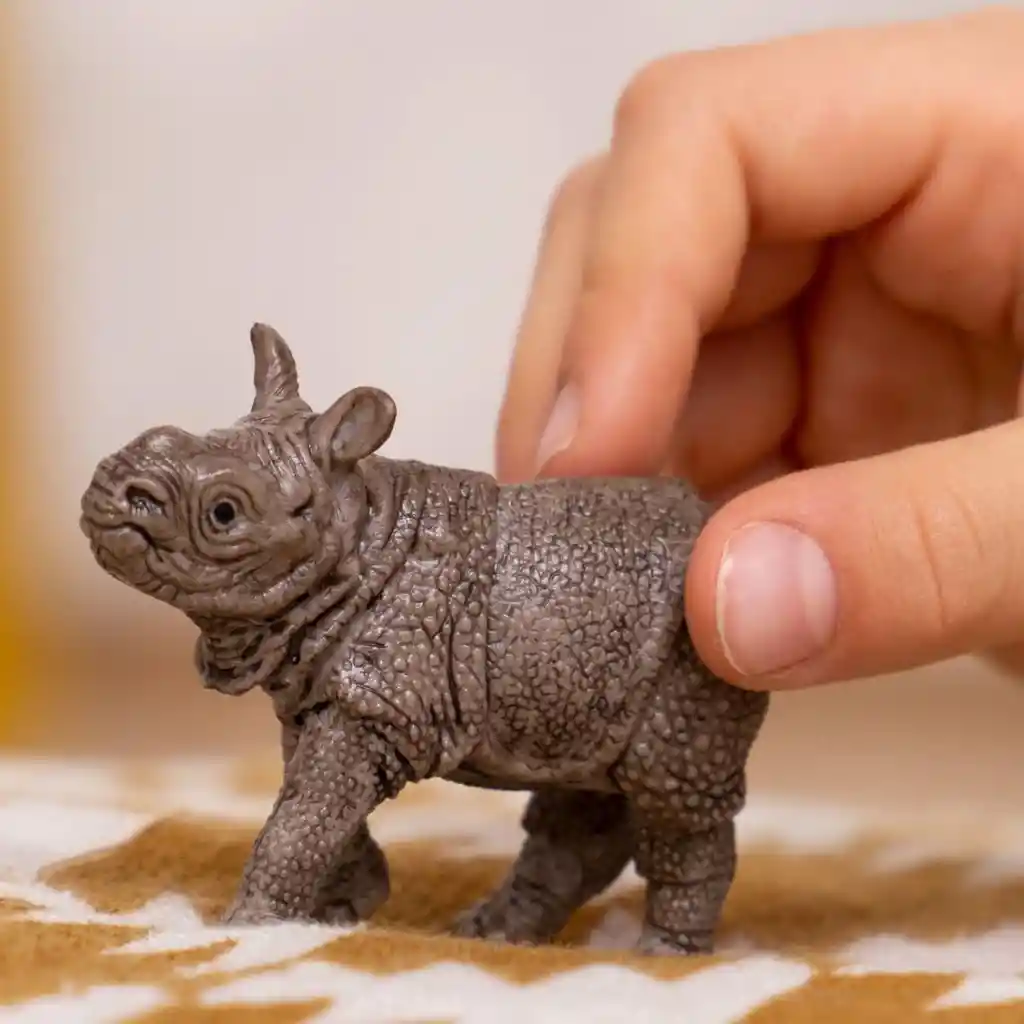 Figura De Animales Cría Rinoceronte Colección Pintado A Mano