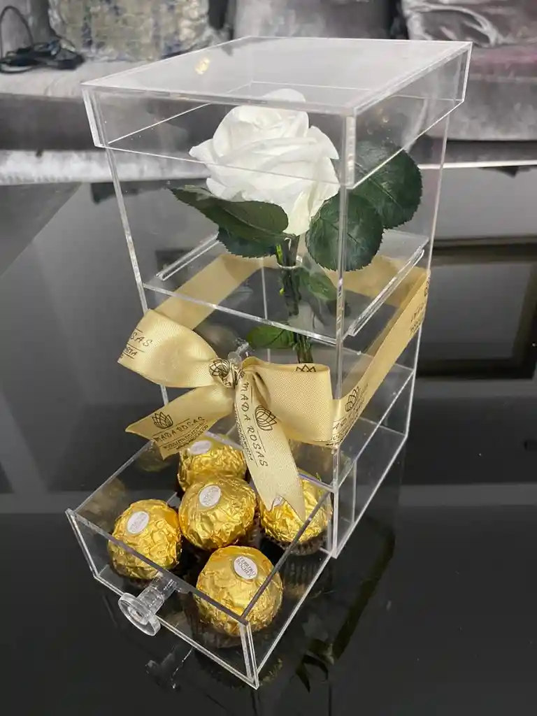 Caja Acrilica Con 1 Rosa Preservada Mas 5 Ferrero Roche