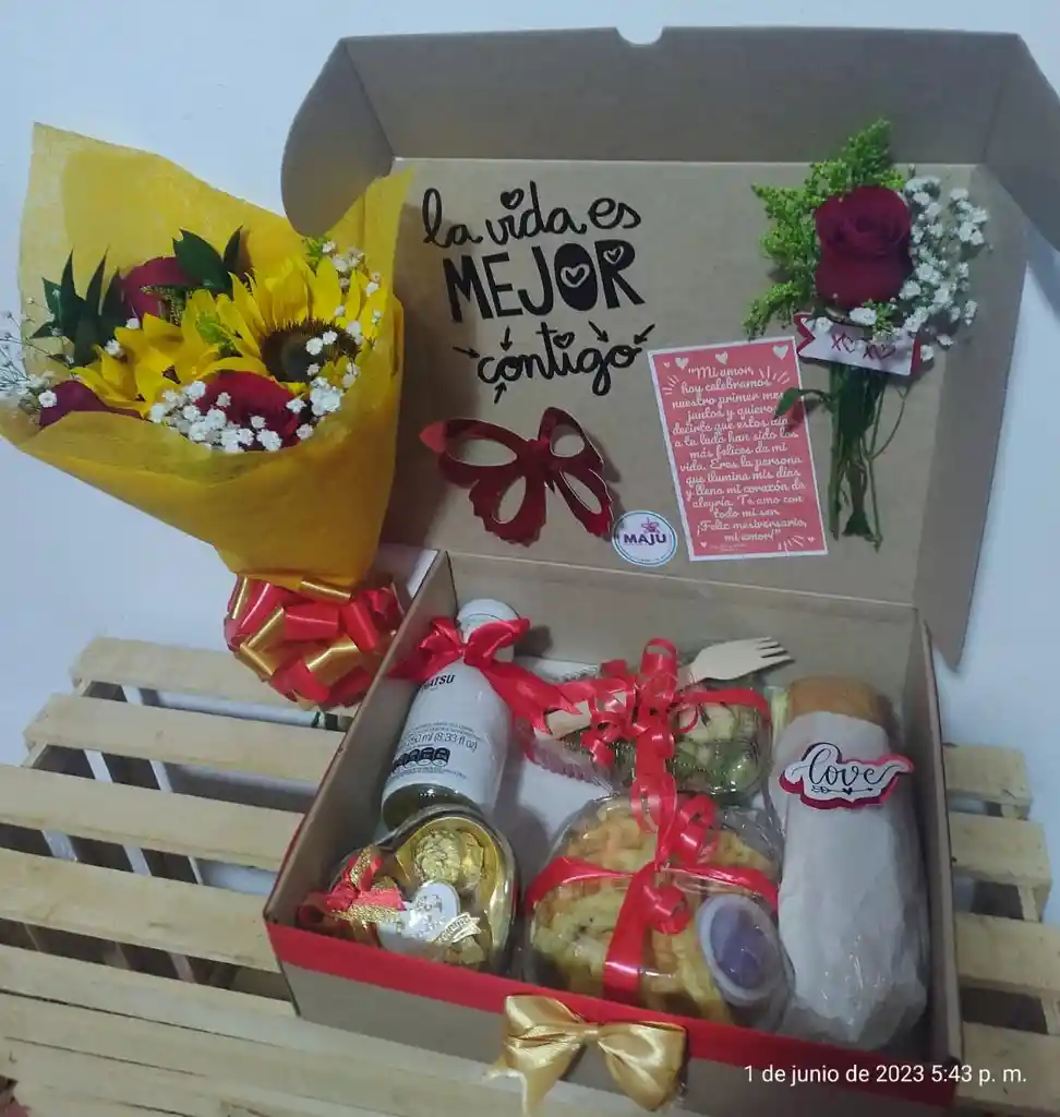 Ancheta Caja Desayuno Con Arreglo Floral