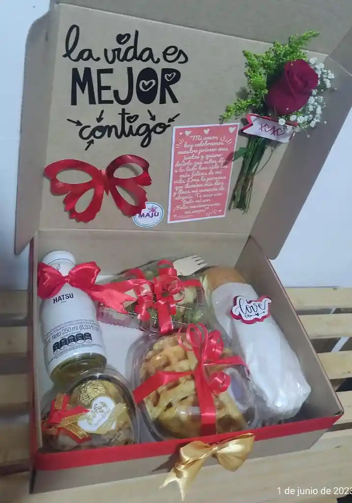 Ancheta Caja Desayuno Con Arreglo Floral