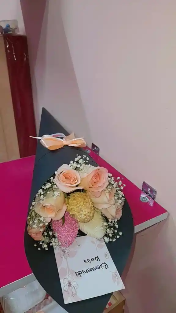 Bouquet Rosas Y Fresas