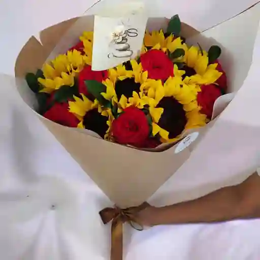 Bouquet De Girasoles Y Rosas Elite